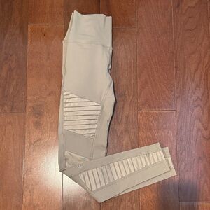 ALO Yoga women’s small Leggings in Tan taupe